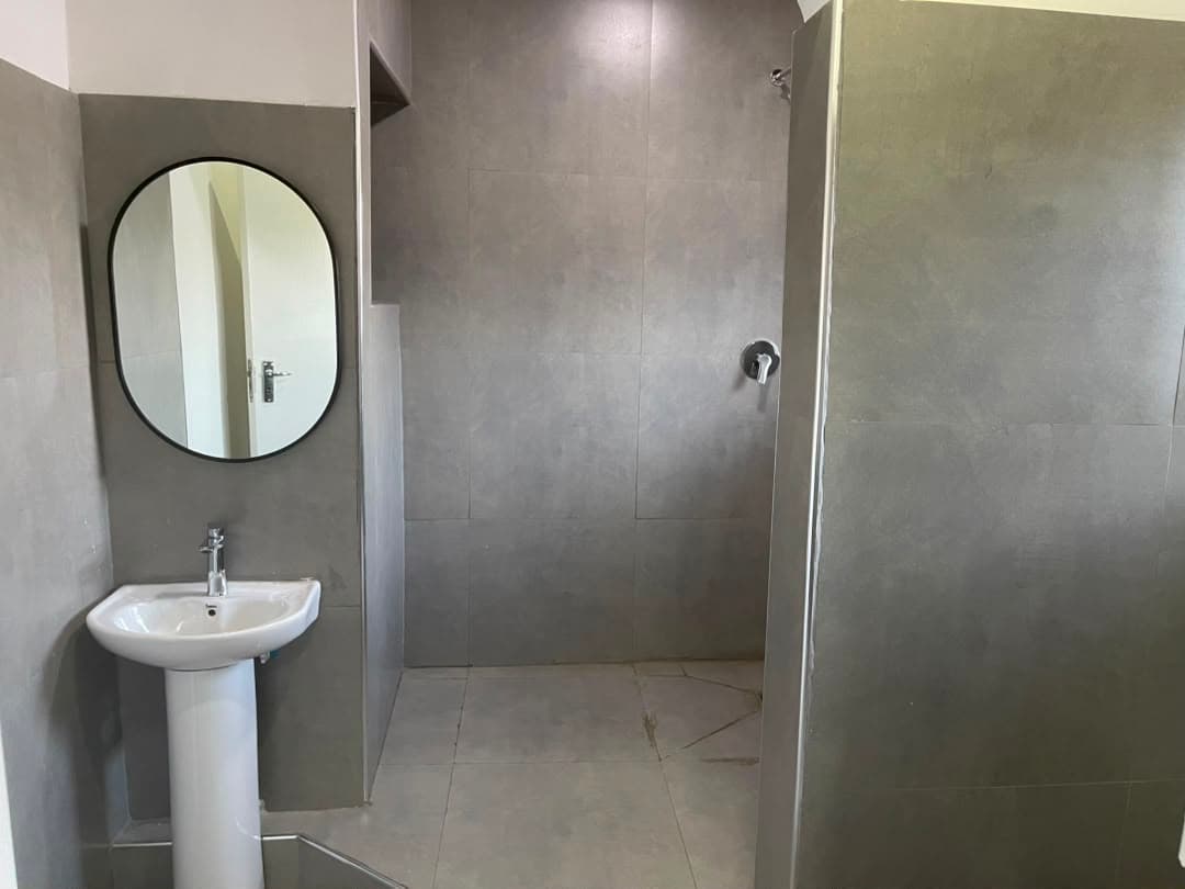 Kozo Lodge — Standard Double bathroom at Kozo Lodge
