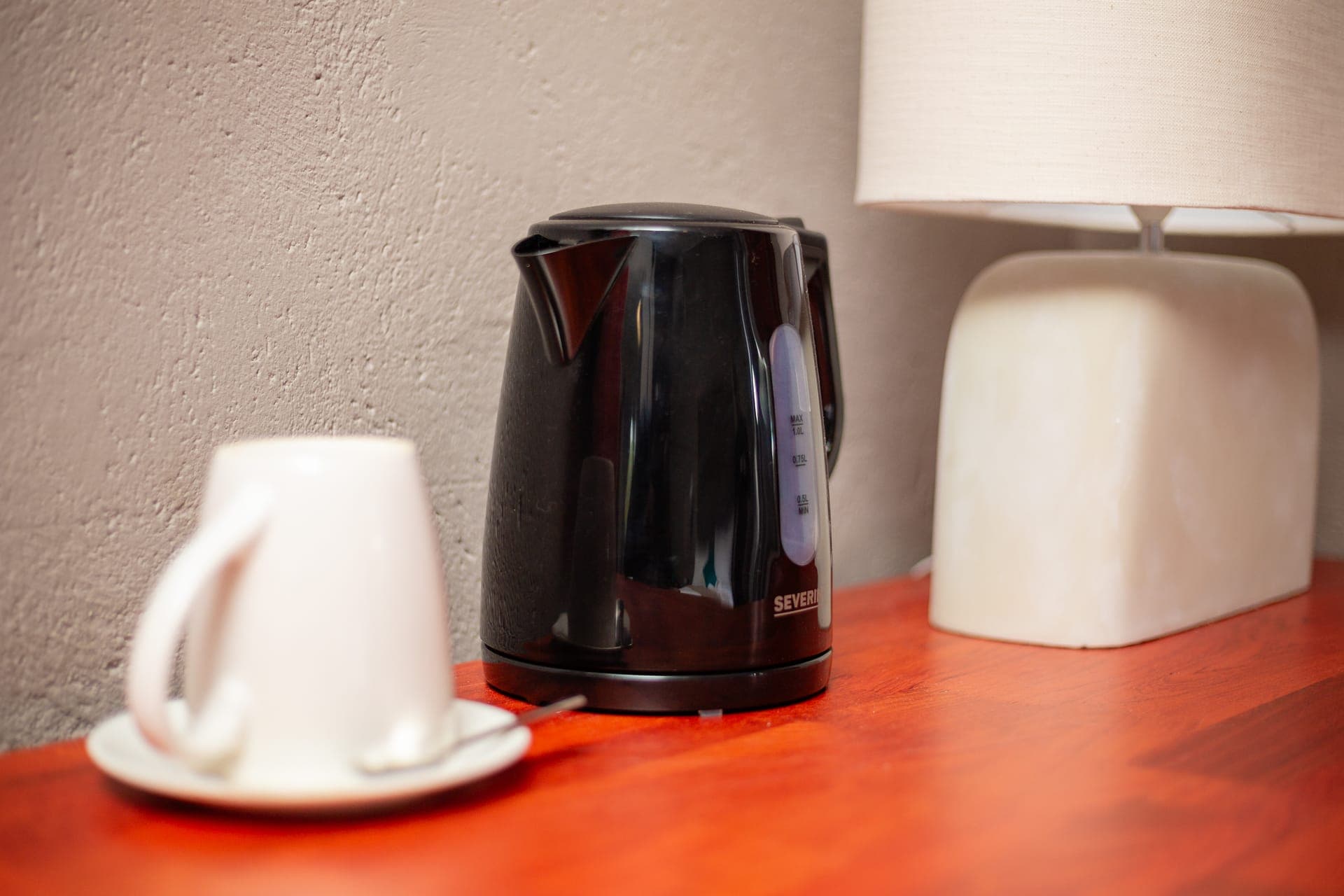 Kosha Lodges — Tea and coffee area in the chalet