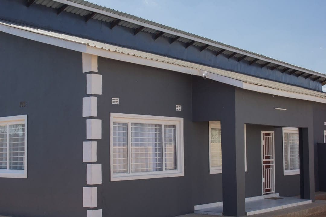 Bonazazi Apartments — Shared pool, patio & outdoor living